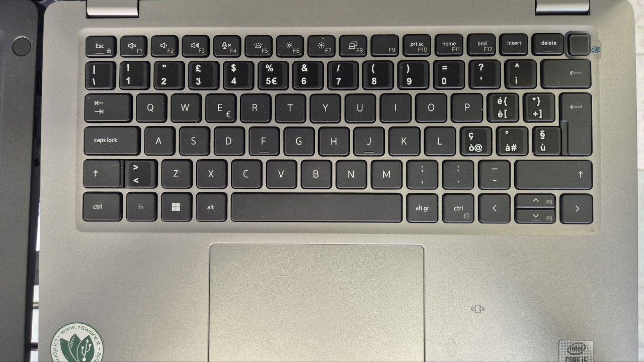 latop14" con adesivi